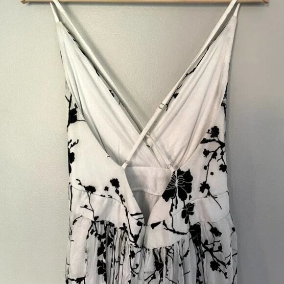 Meghan Los Angeles ENCHANTED GARDEN MAXI DRESS White & Black Floral Size Large - Picture 9 of 13